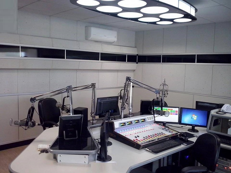 como-montra-uma-radio-fm-legalizada-assessoria-comunitaria-comercial-educativa (1)